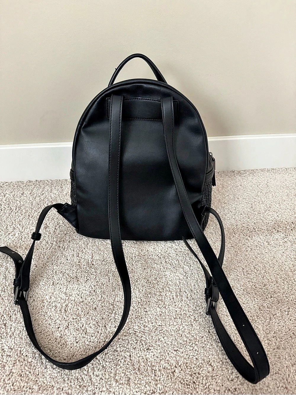 Vera Wang Black Woven Mini Backpack Purse Faux Leather Zip Pockets - Picture 2 of 6